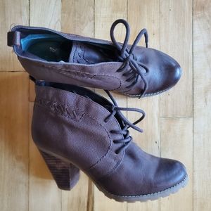Hush Puppies Revive Chukka bootie, size 7.5